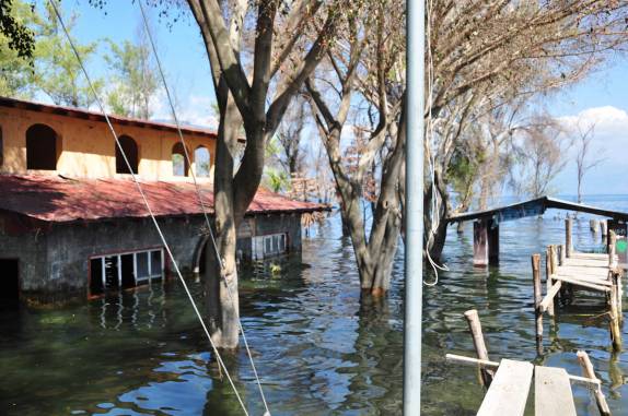 A cheia do lago Atitlán faz estragos em San Pedro la Laguna, na Guatemala